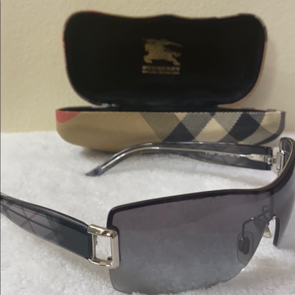 🌟AUTHENTIC 🔥Burberry Sunglasses with Case FIRM